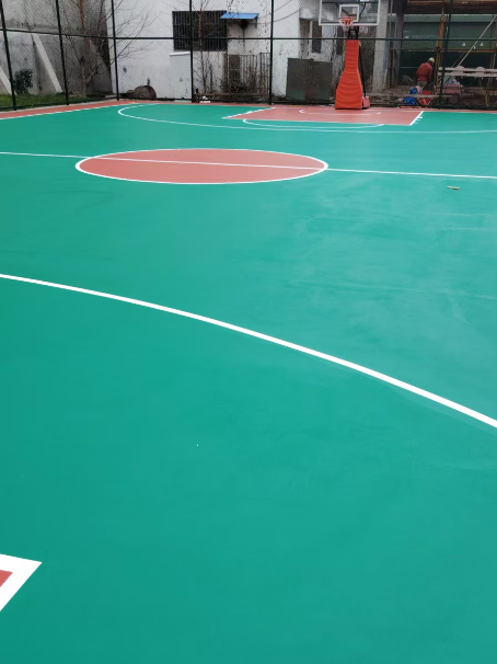 陈场镇 球场长期使用易出现地面开裂